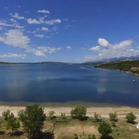 アパート Denona *